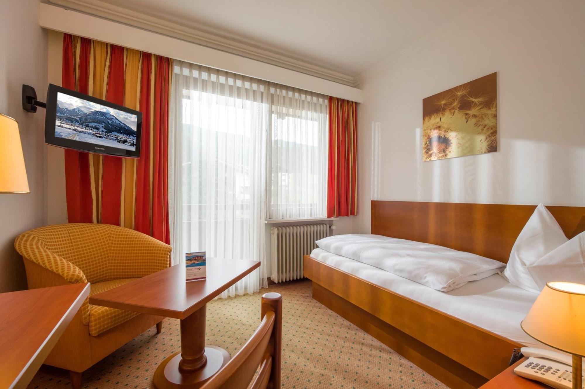 Vital & Sporthotel Brixen Brixen im Thale Exterior photo