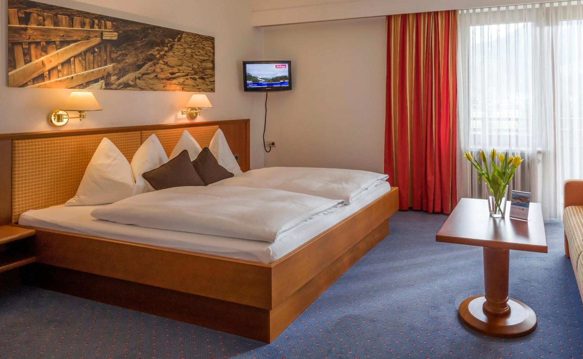 Vital & Sporthotel Brixen Brixen im Thale Exterior photo