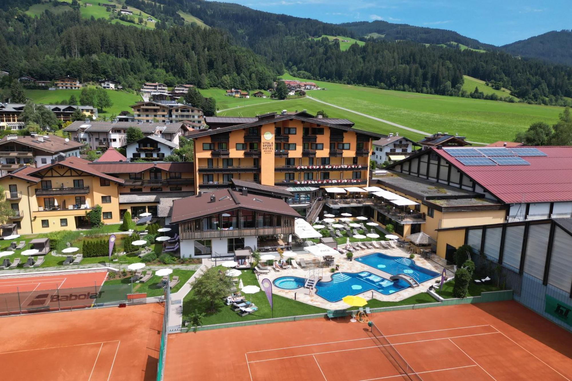 Vital & Sporthotel Brixen Brixen im Thale Exterior photo